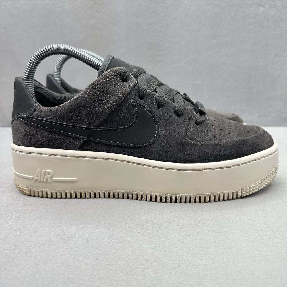 Nike Air Force 1 Sage Low Womens Size 7 Shoes Night Suede Platform Sneakers‎